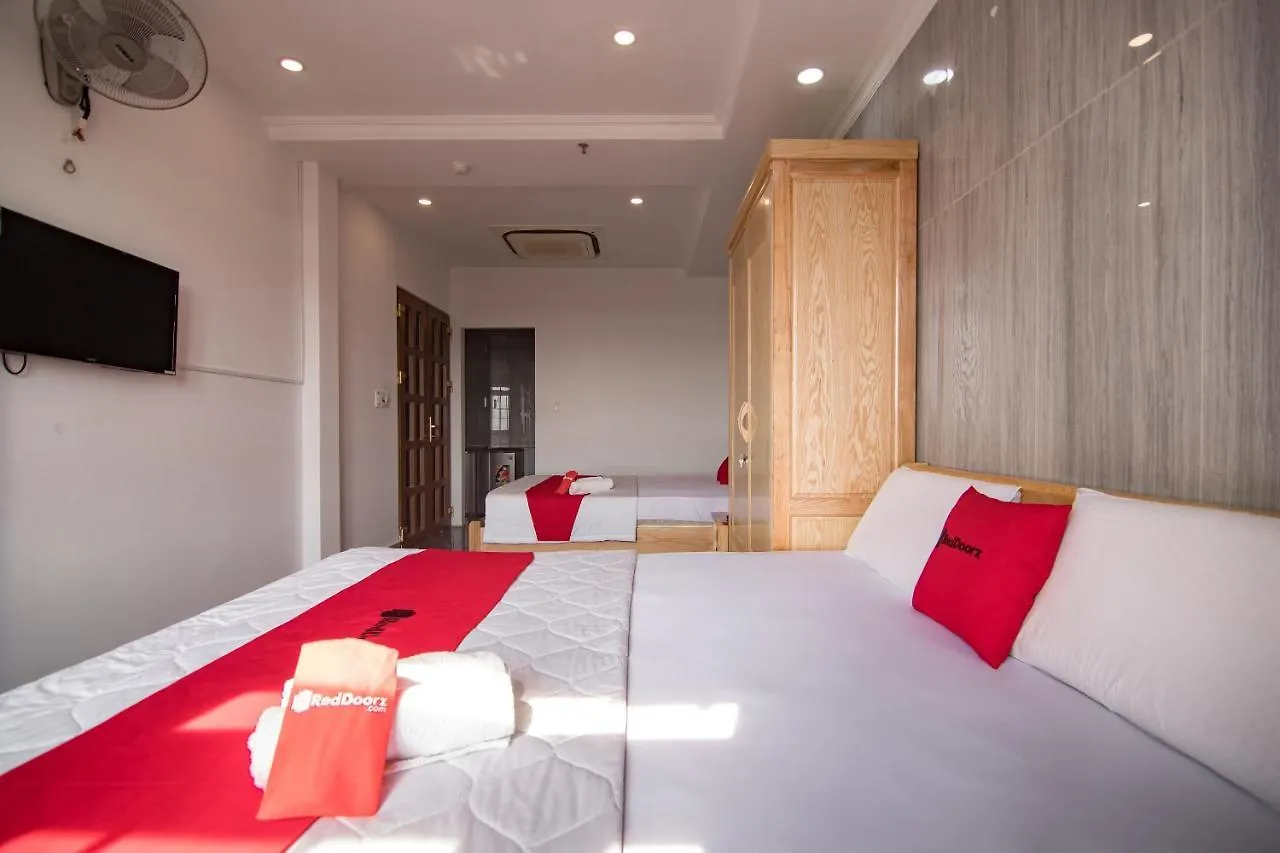 Reddoorz Near Tan Son Nhat Golf 2 Ho Chi Minh City 3*,