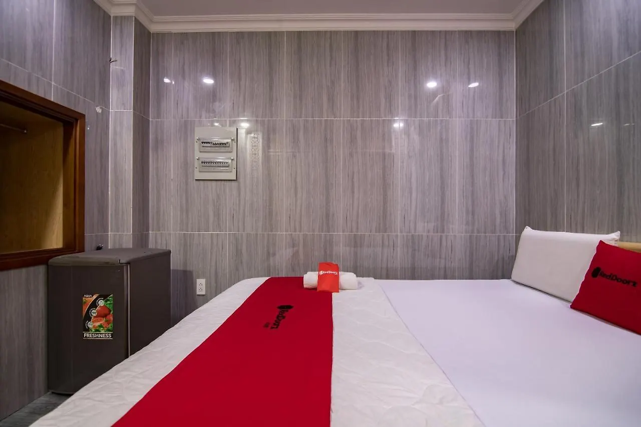 Hotel Reddoorz Near Tan Son Nhat Golf 2 Ho Chi Minh City