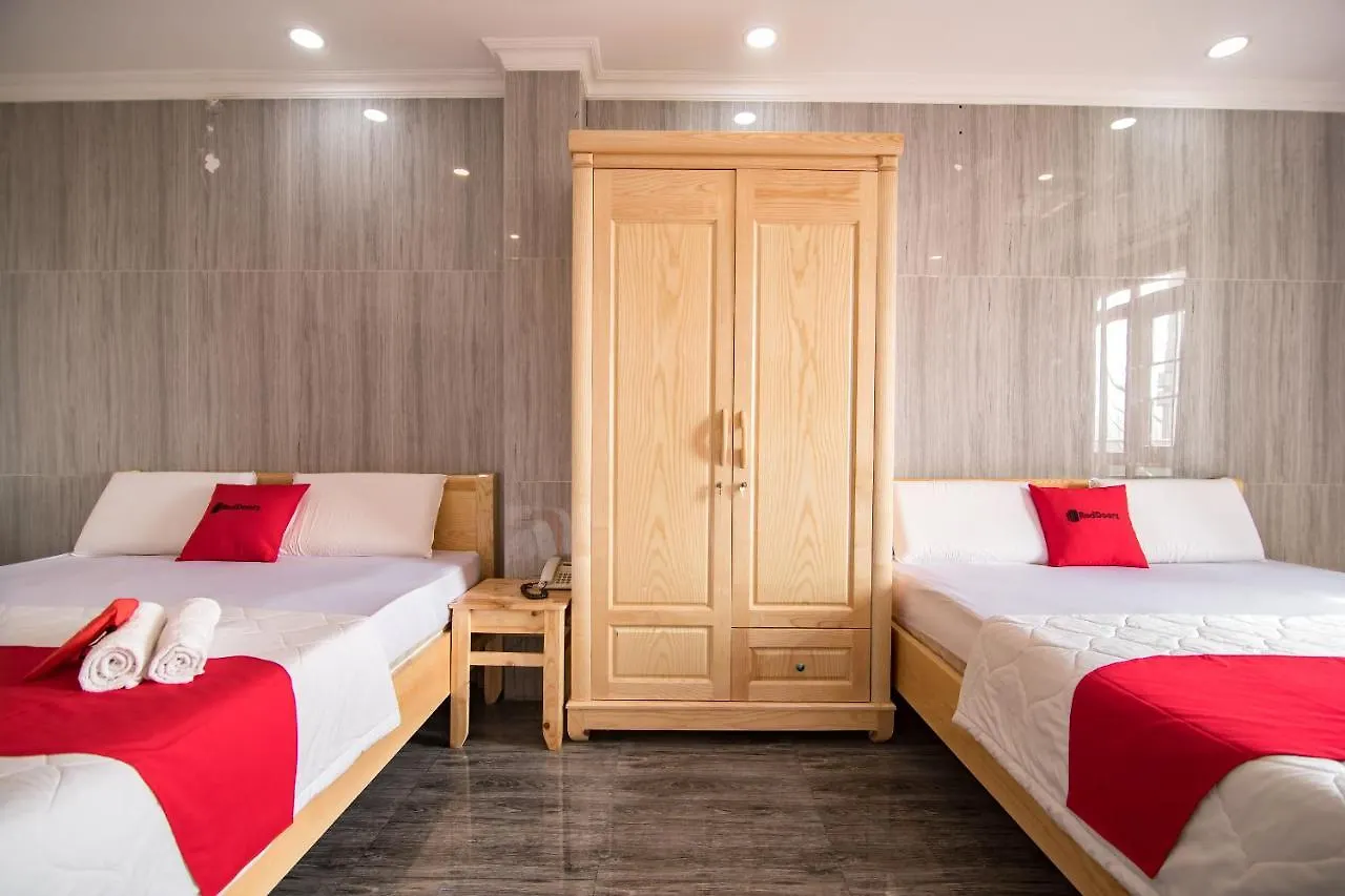 Reddoorz Near Tan Son Nhat Golf 2 Ho Chi Minh City 3*,