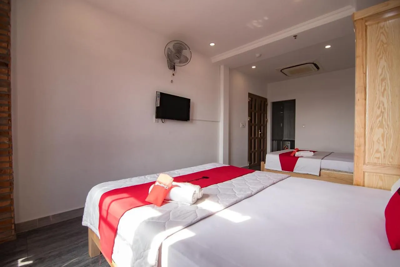 Reddoorz Near Tan Son Nhat Golf 2 Ho Chi Minh City 3*,  Vietnam