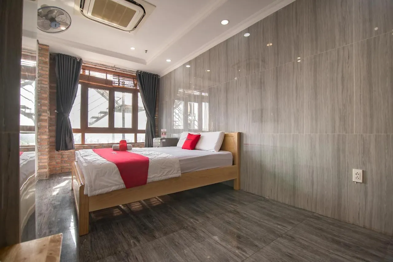 *** Hotel Reddoorz Near Tan Son Nhat Golf 2 Ho Chi Minh City Vietnam